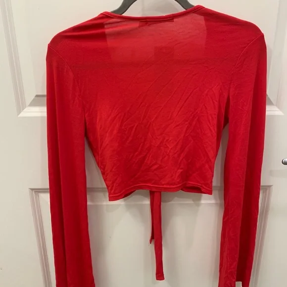 Cropped front-knot shirt - Picture 2 of 3